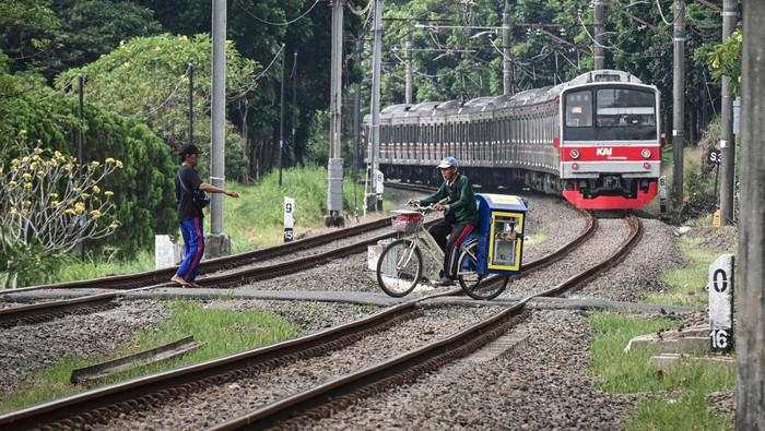 Terobos Perlintasan Sebidang Saat Kereta Mau Lewat Bisa Dipenjara-Kena Denda