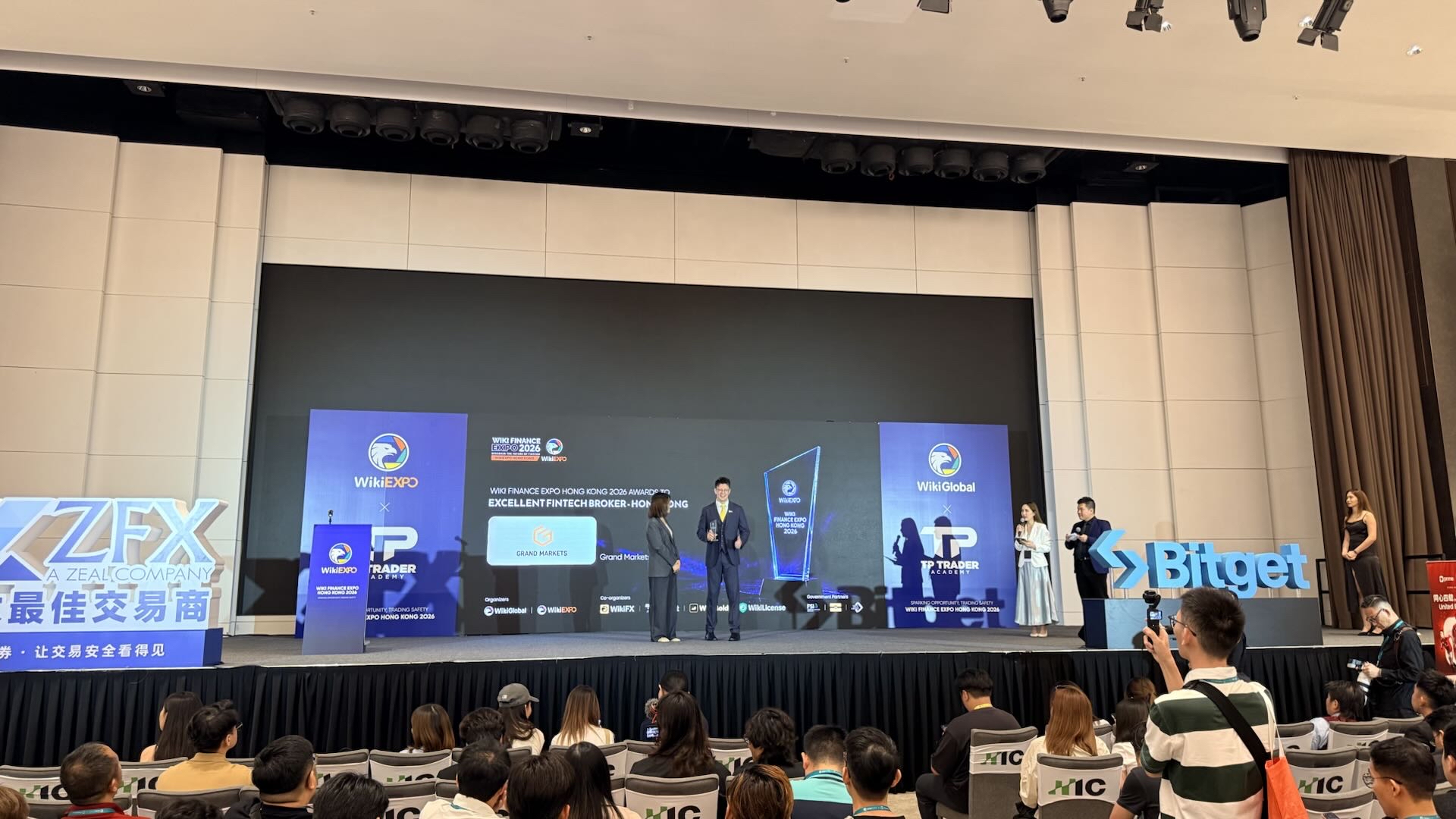 Grand Markets荣膺Wiki Finance Expo Hong Kong 2026「香港杰出金融科技经纪商」奖项
