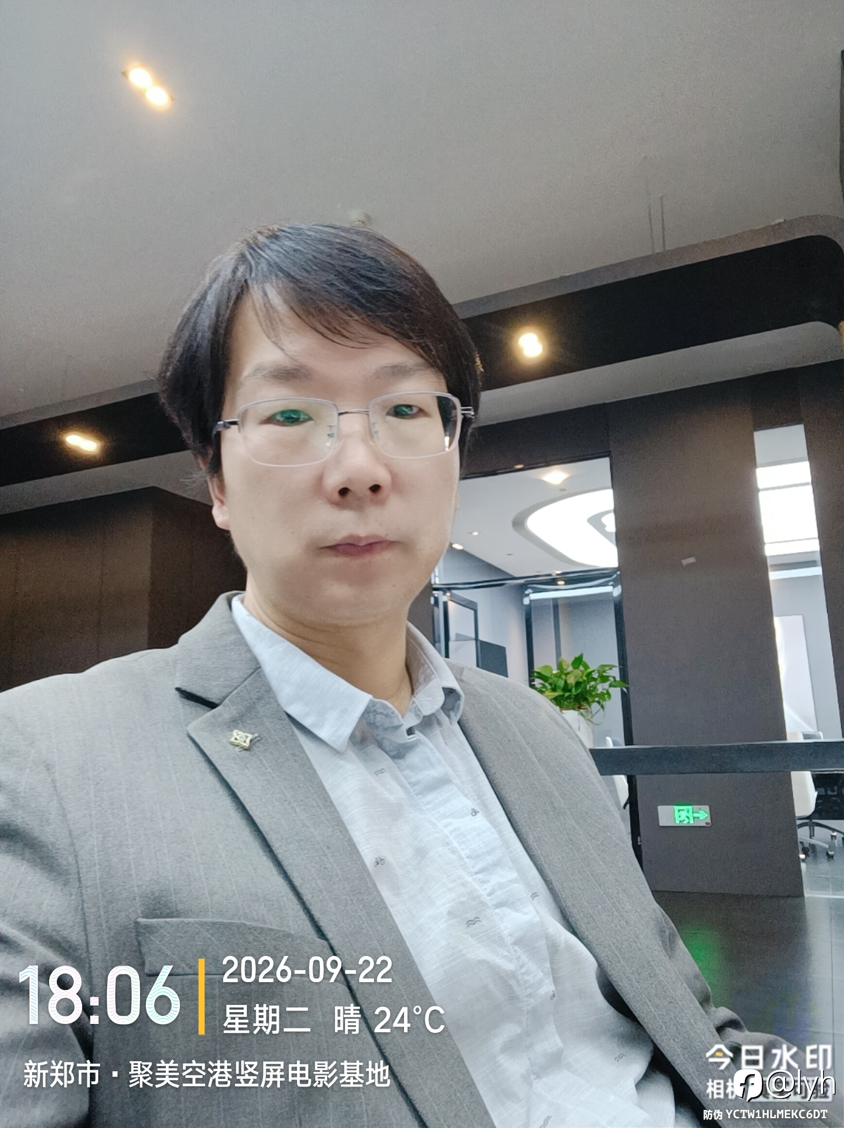 半夜三更收工，群演也不容易