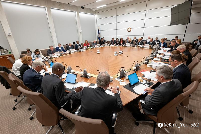 FOMC Minutes Ahead: What Could They Mean for Gold, the Dollar & Markets?
