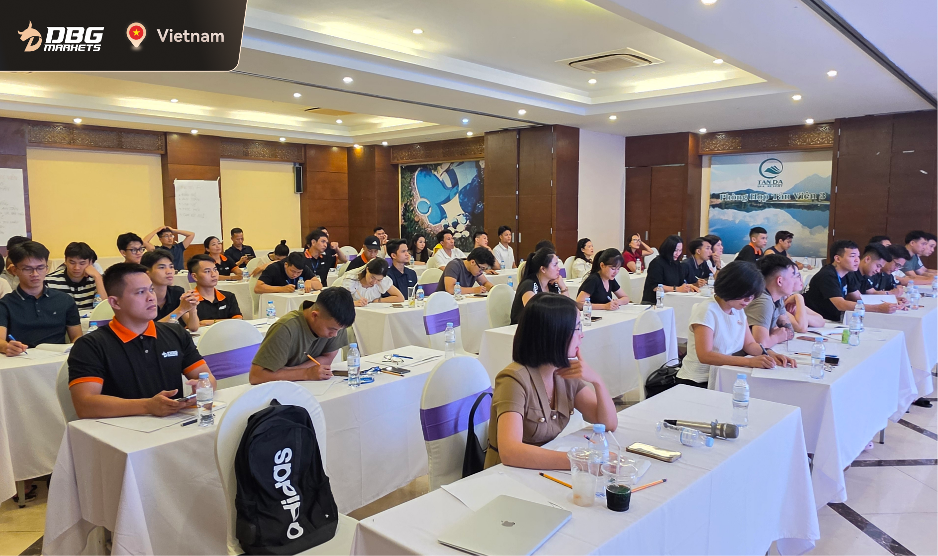 DBG Markets TBC 07 越南团队建设活动:深化业务交流,凝聚团队力量